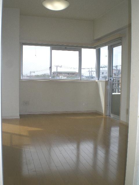 Living. Per diem ・ Ventilation good.