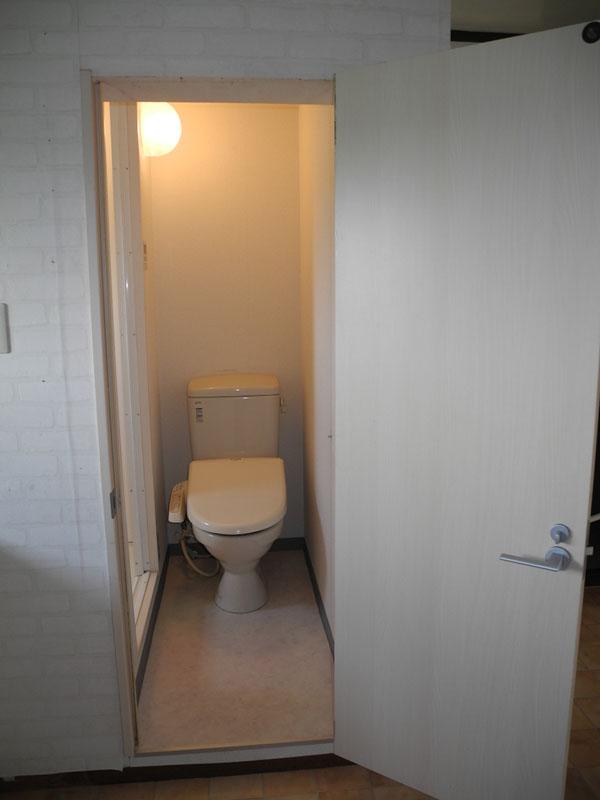 Toilet. Heisei 21 years January renovated