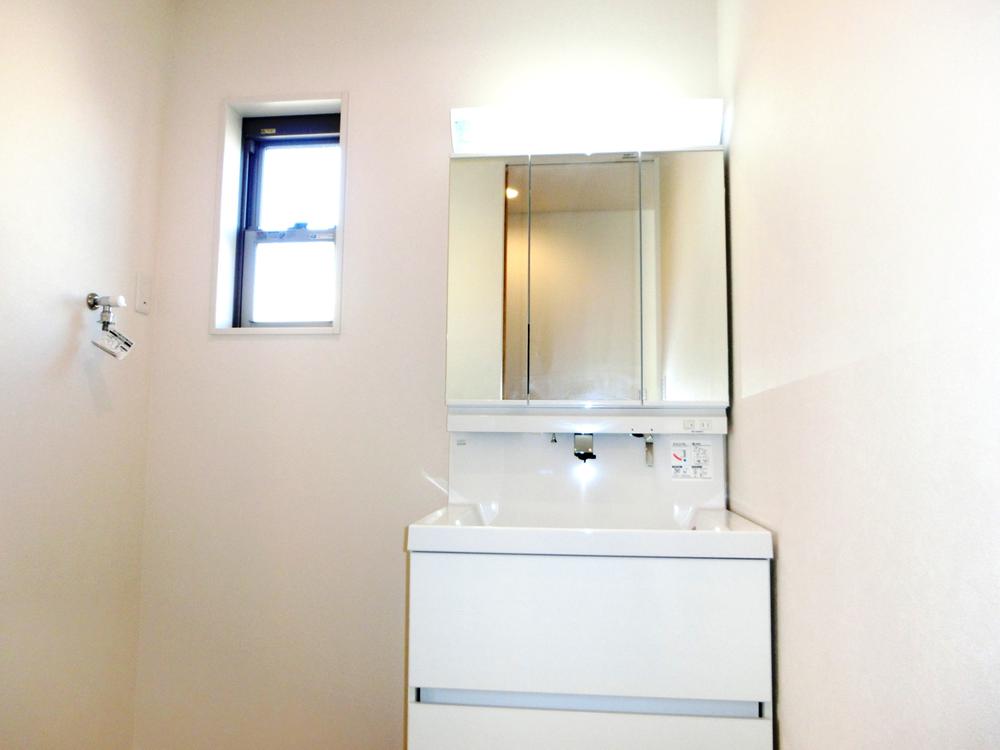 Wash basin, toilet. 8 Building Wash basin with shampoo dresser