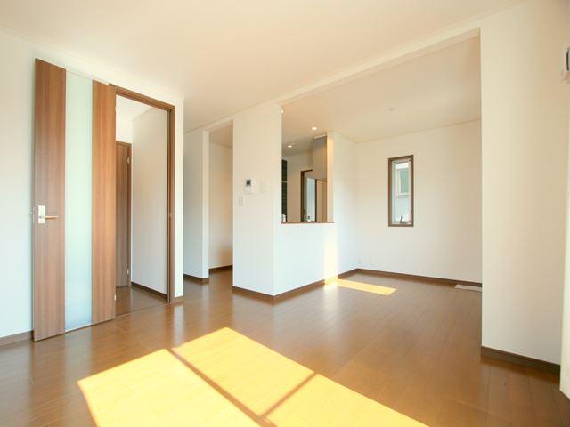 Living. Please call up to alpine industry 0800-603-0604 [Toll free]      "Conveniently located Noborito Station 4-minute walk. Construction of peace of mind Naruken. Counter kitchen (three buildings inside). All building LDK15 quires more. "