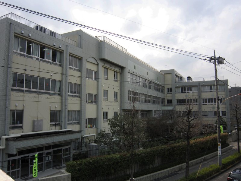 Primary school. 500m to Kawasaki City, but elementary school (elementary school)