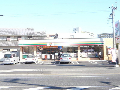 Convenience store. 120m to Seven-Eleven (convenience store)