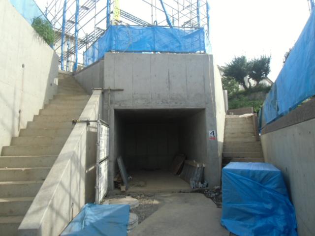 Local appearance photo. Local (July 2013) Shooting 4 Building Underground garage
