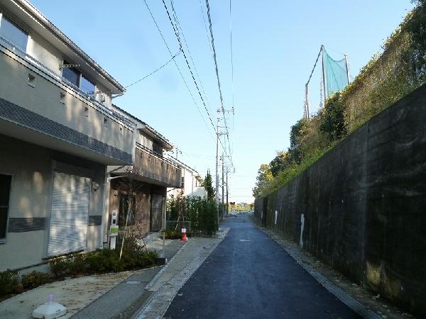 Local photos, including front road. Frontal road