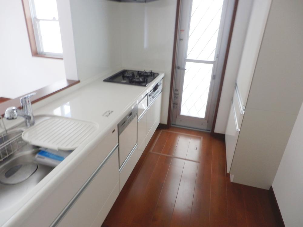 Same specifications photo (kitchen). The company specification example ~ kitchen ~ There is a face-to-face kitchen adoption of building