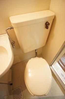 Toilet. bus ・ toilet ・ Wash basin has together in a compact