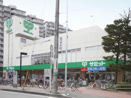 Supermarket. 1200m to Summit Store (Nakanoto store)