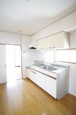 Kitchen. Is a convenient two-burner stove installation Allowed kitchen towards the self-catering school.