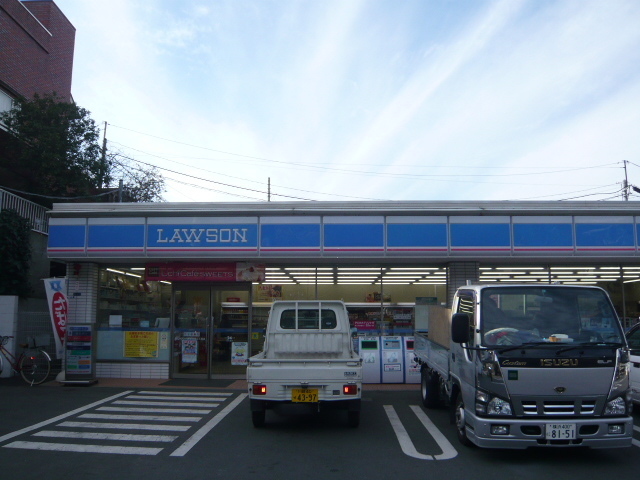 Convenience store. 200m to Lawson (convenience store)