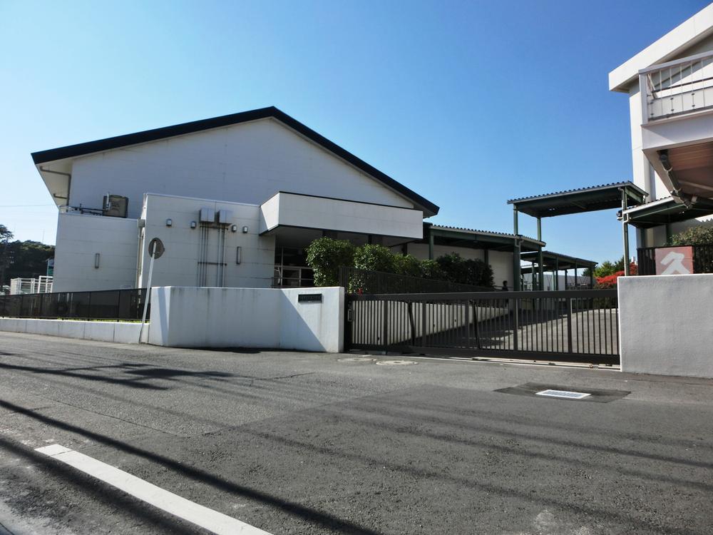 Primary school. 887m to the Kawasaki Municipal lottery Elementary School