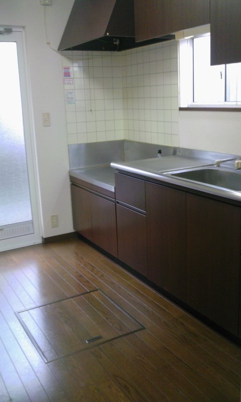 Kitchen. With under-floor storage