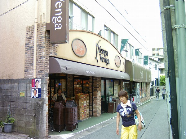 Supermarket. Bengabenga Masugata store up to (super) 200m