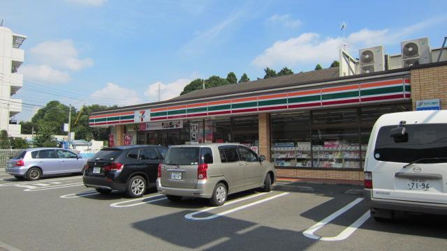 Convenience store. Walk 900m to Seven-Eleven to 12 minutes