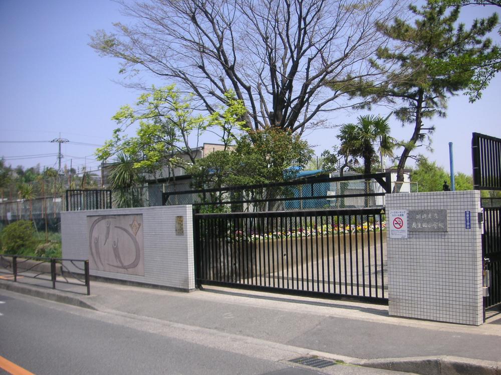 Primary school. Minamiikuta walking 320m up to elementary school 4 minutes
