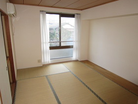 Living and room. Japanese-style room 6 quires Air-conditioned 1 groups