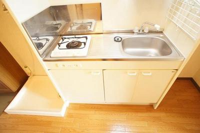 Kitchen. 1-neck with gas stove! You can immediately cuisine after your move