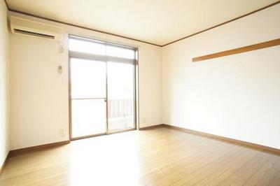 Living and room. Sunny 8 tatami large room