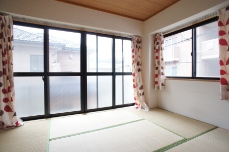 Living and room. It is the room of two-sided lighting in 6 Pledge Japanese-style room! 