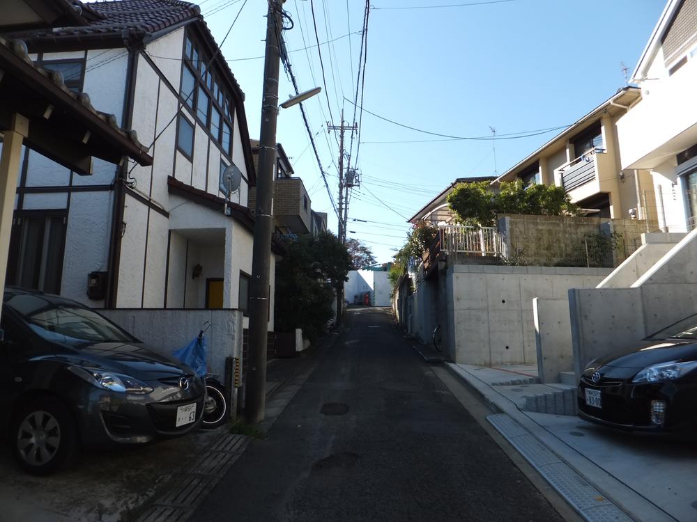 Streets around. 30m to the streets