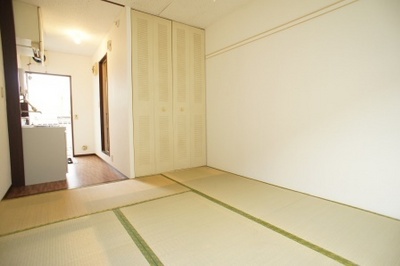 Living and room. There is also a storage ☆