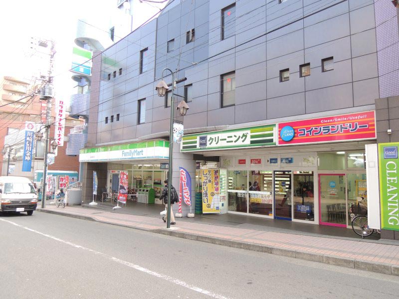 Convenience store. FamilyMart ・ Launderette ・ 160m until cleaning (convenience store)