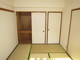 Living and room. Japanese-style room 6 quires Storage between 1