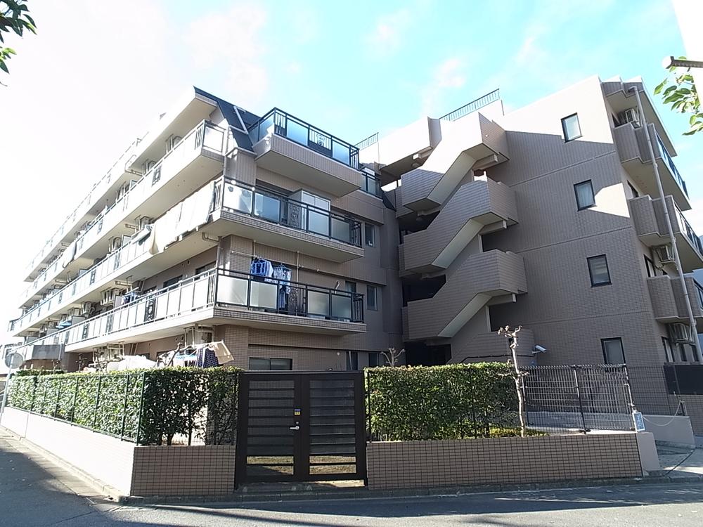 Local appearance photo. Local (12 May 2013) Shooting