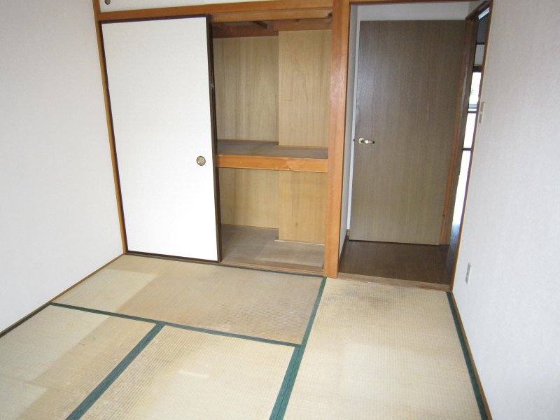 Other room space. Japanese-style closet Inverted type