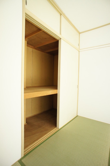 Receipt. Of moist and calm atmosphere Japanese-style room. You can also use the To spacious storage.