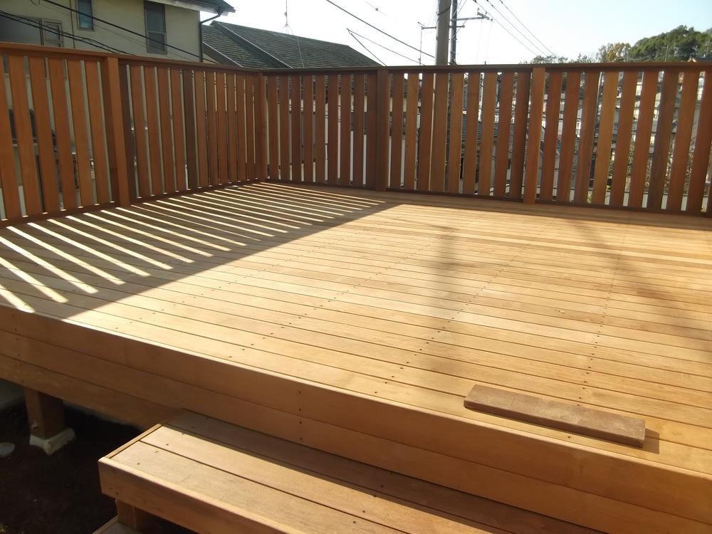 Garden. Local (11 May 2013) Shooting This wood deck is a must-see! ! Nante this is also there garden while there! Luxury