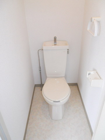 Toilet. It is a space of spread! 