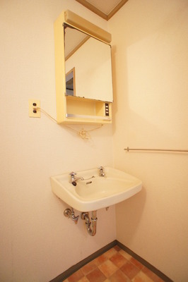 Washroom. Convenient independent with wash basin in the morning of preparation