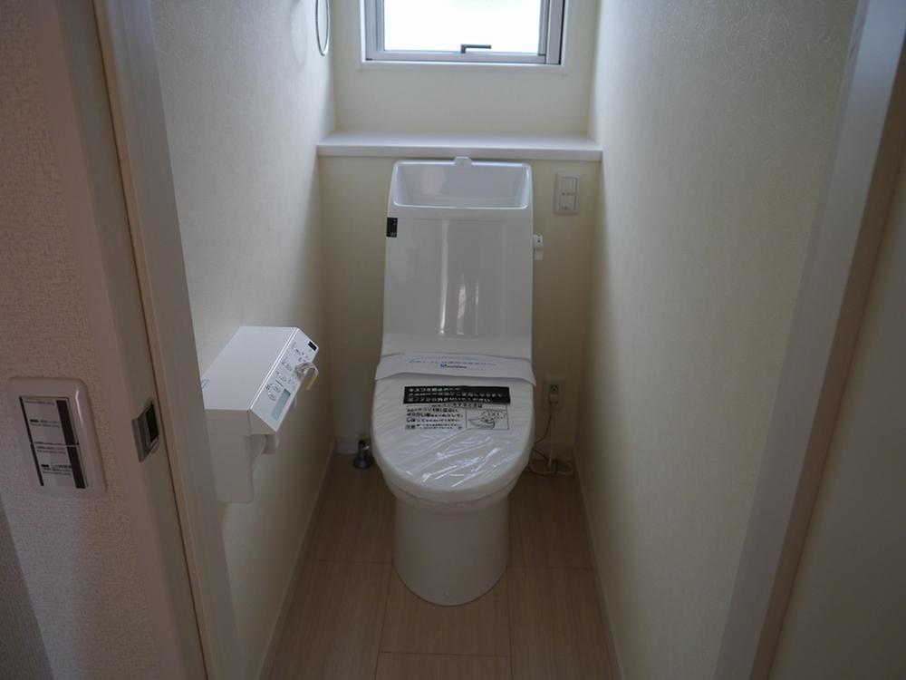 Toilet. Yes window ・ With Washlet