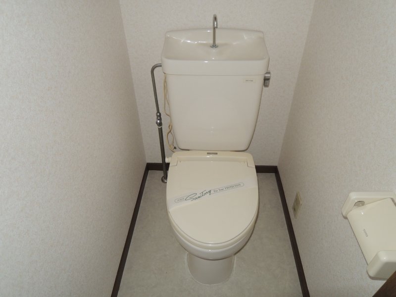 Toilet. Toilet comes with both the 1F and 2F
