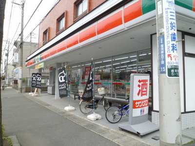 Convenience store. 180m until Thanksgiving (convenience store)