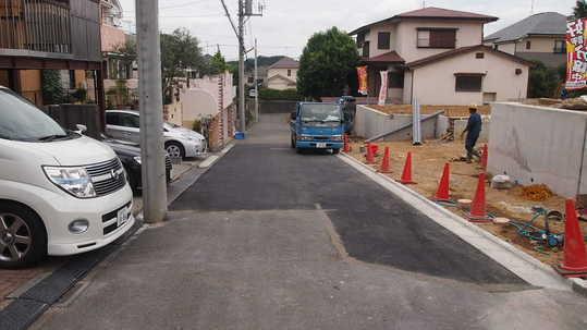 Local photos, including front road. Frontal road