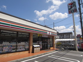 Convenience store. Seven-Eleven (convenience store) to 400m