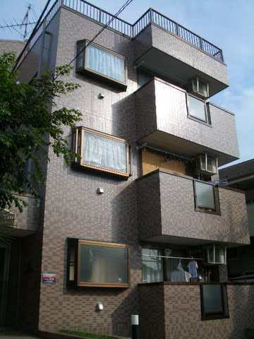 Building appearance. 3-storey apartment