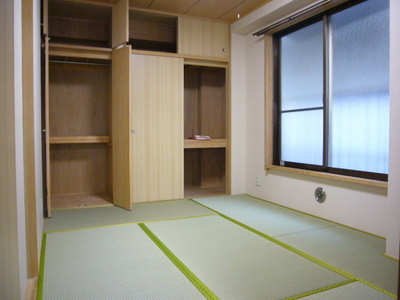 Living and room. Plenty of Japanese-style housing to settle down ☆