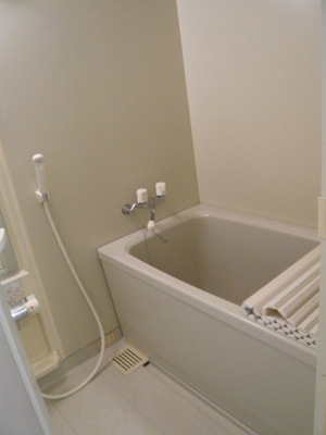 Bath. Spacious bathing dated glad add cooking function!