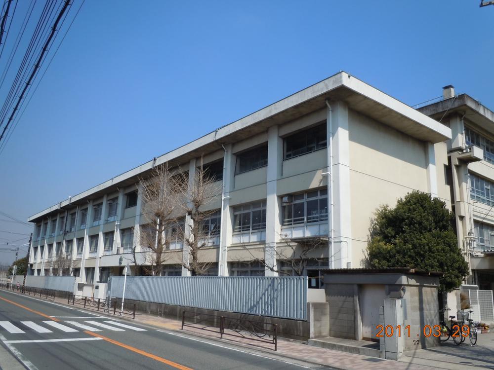 Junior high school. 1300m to Inada junior high school