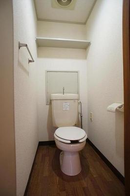 Toilet. Upper receiving is also located convenient!