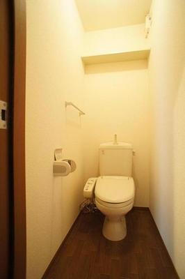 Toilet. With Washlet! There is also a top storage!