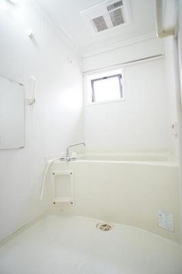 Bath. Large tub! There is also a bathroom dryer!