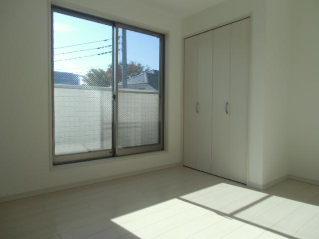 Non-living room. Bright Western-style!