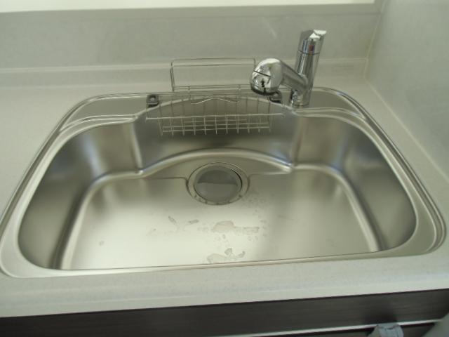 Kitchen. Sink with integrated water purifier!