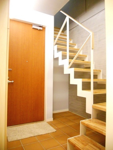 Entrance. Entrance ・ Stairs under storage space