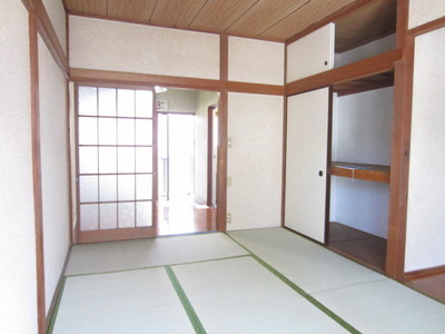 Living and room. As it is purring even nap because there is a Japanese-style room. It is a healing space.