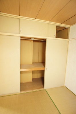 Receipt. Of moist and calm atmosphere Japanese-style room. You can also use the To spacious storage. 