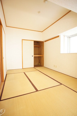 Living and room. As it is purring even nap because there is a Japanese-style room. It is a healing space.